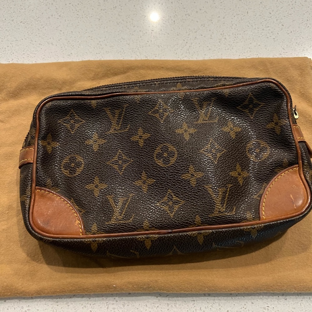 Louis Vuitton -authentic small accessory bag